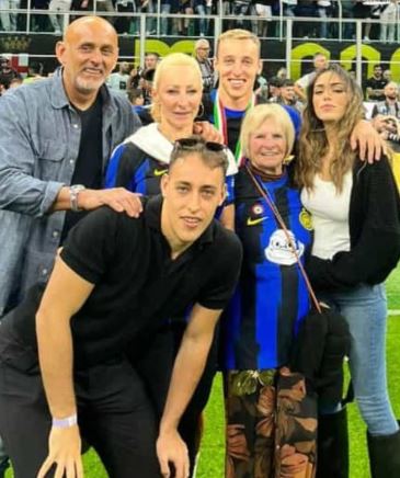 Davide Frattesi with his grandmother, parents and siblings